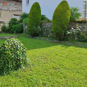 Hébergement de vacances La Jaunette, Fenil Avec Piscine, Labarthe-Riviere